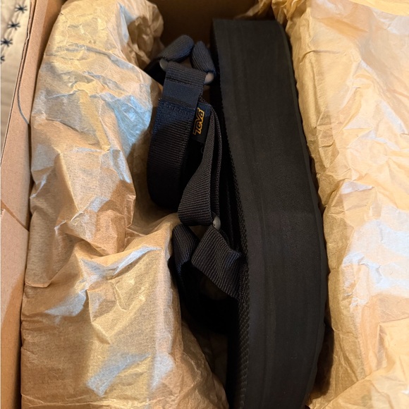 Teva Women’s Black Universal Flatform Sandal - Picture 6 of 8